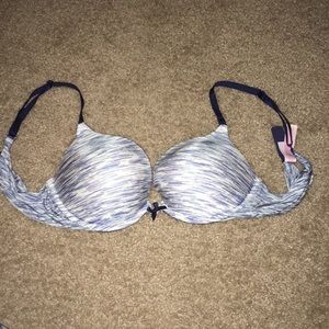 Victoria’s Secret T-shirt push-up bra